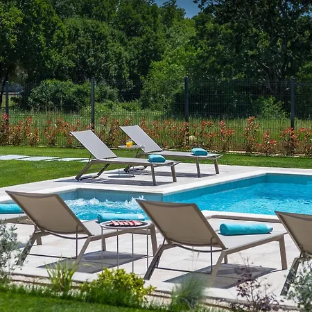 別荘 Tre Olive プーラ